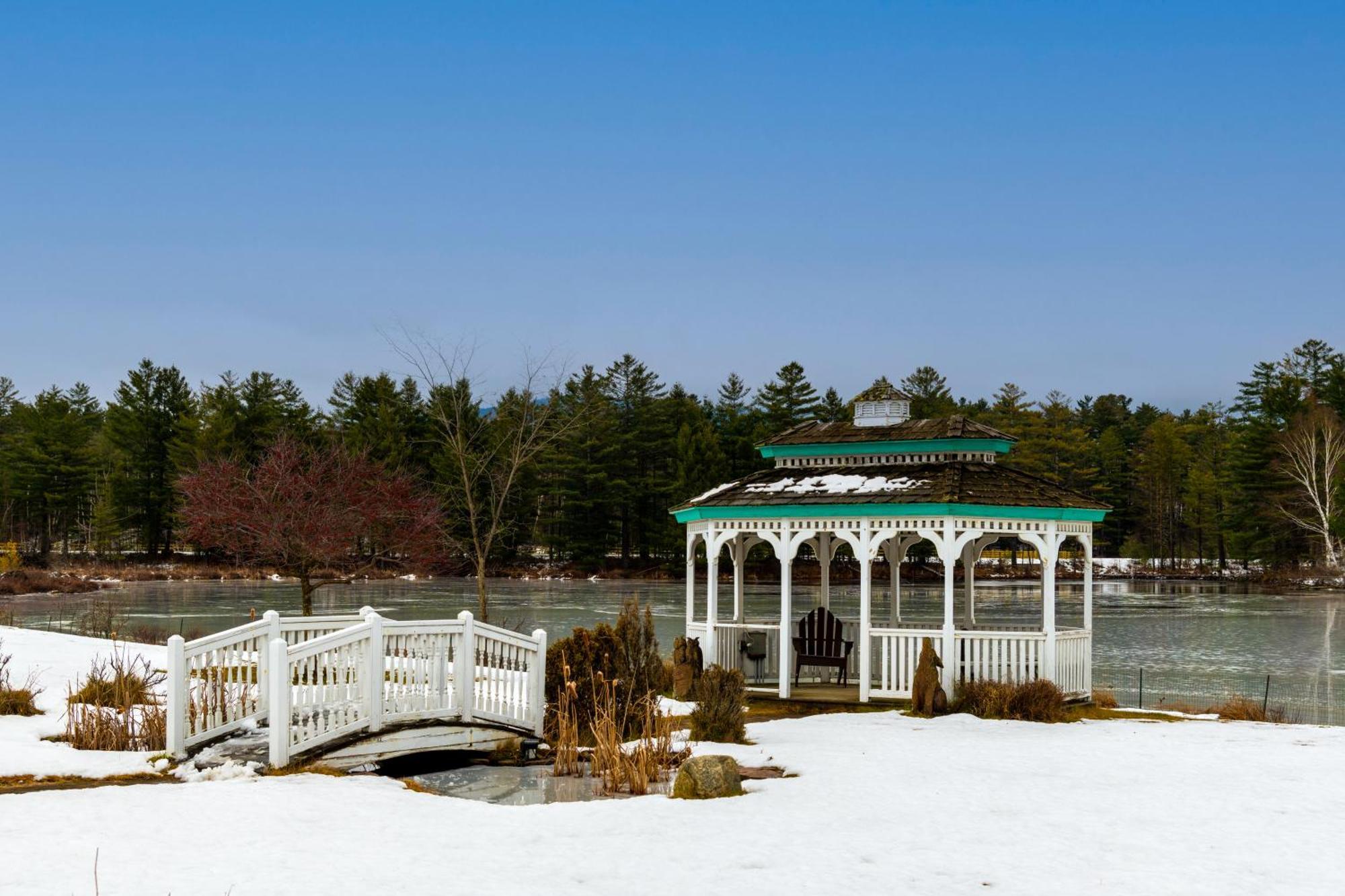 Sara Placid Inn & Suites Saranac Lake Exterior photo